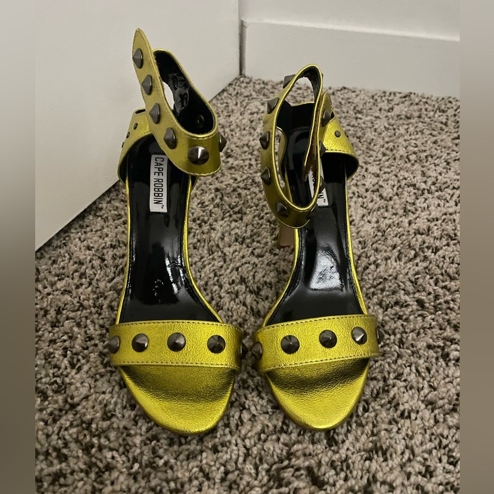 Cape Robbin heels